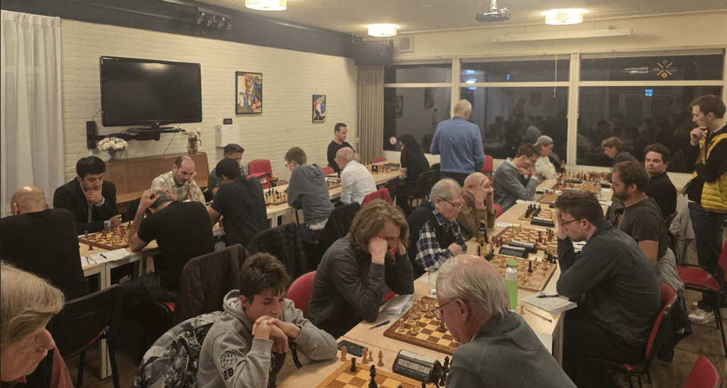 Sfeer tijdens een clubavond bij SV Voorburg